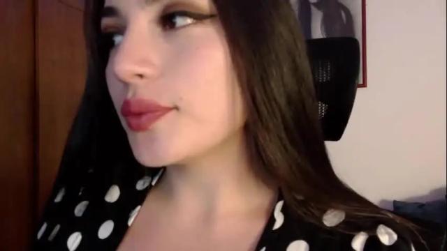 Image 3 of honey_aynur Stream on Chaturbate on 4 months ago