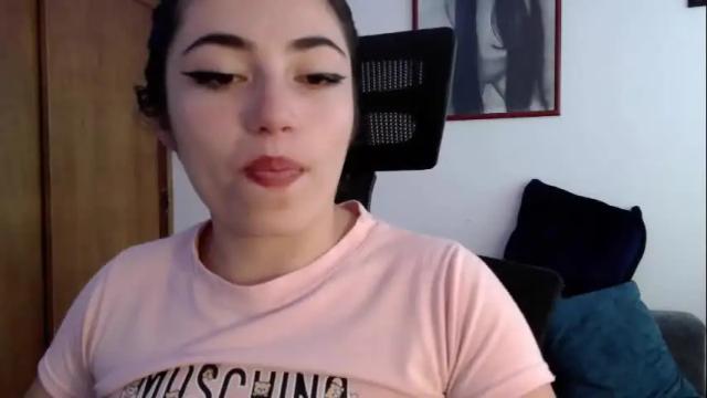 Image 4 of honey_aynur Stream on Chaturbate on 3 months ago