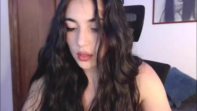 Image 4 of honey_aynur Stream on Chaturbate on 2 months ago