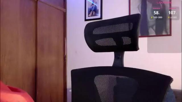 Image 12 of honey_aynur Stream on Chaturbate on 2 months ago