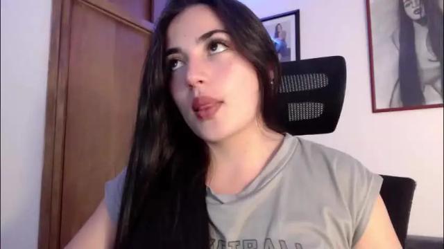 Image 12 of honey_aynur Stream on Chaturbate on 1 month ago