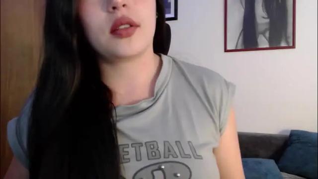 Image 2 of honey_aynur Stream on Chaturbate on 1 month ago