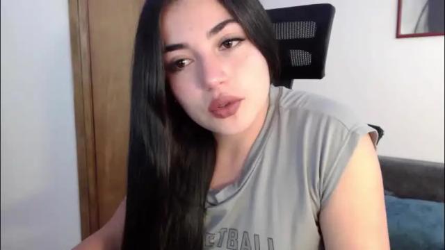 Image 3 of honey_aynur Stream on Chaturbate on 1 month ago