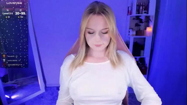 Image 10 of honey_blondee Stream on Chaturbate on 3 months ago