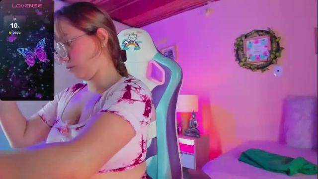 Image 3 of honey_fox01 Stream on Chaturbate on 2 months ago