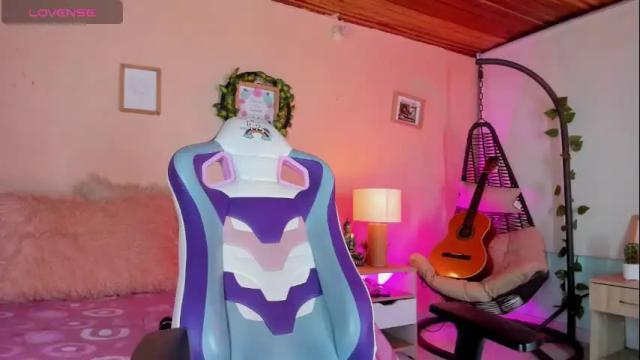 Image 3 of honey_fox01 Stream on Chaturbate on 1 month ago