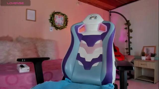 Image 2 of honey_fox01 Stream on Chaturbate on 1 month ago