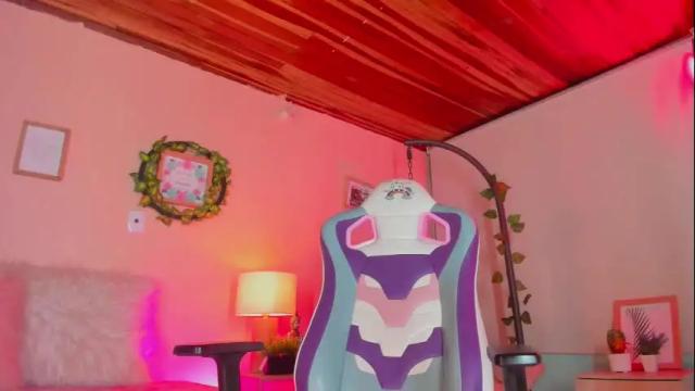 Image 12 of honey_fox01 Stream on Chaturbate on 22 days ago
