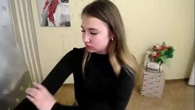 Image 3 of honey_lily_ Stream on Chaturbate on 15 months ago