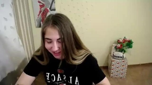 Image 12 of honey_lily_ Stream on Chaturbate on 15 months ago