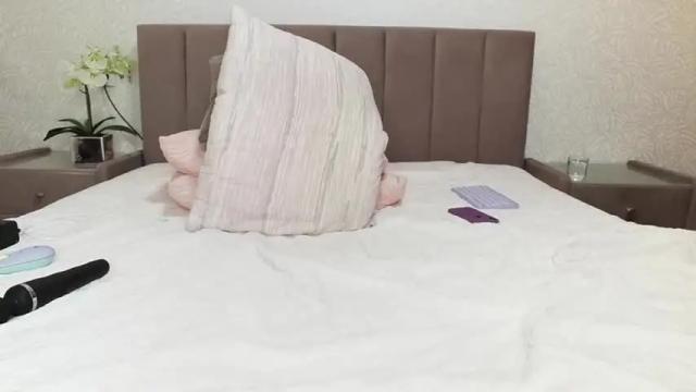 Image 10 of honeyed_poison Stream on Chaturbate on 14 months ago