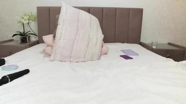 Image 12 of honeyed_poison Stream on Chaturbate on 14 months ago