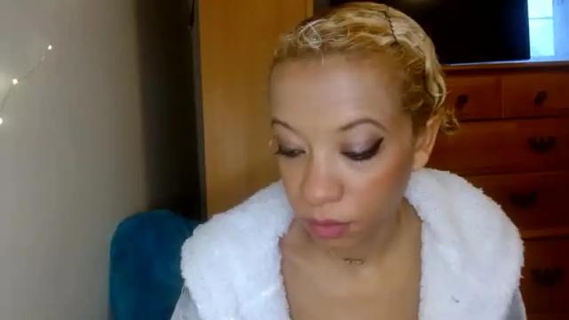 Image 4 of honeygoldenbaddie24 Stream on Chaturbate on 15 months ago