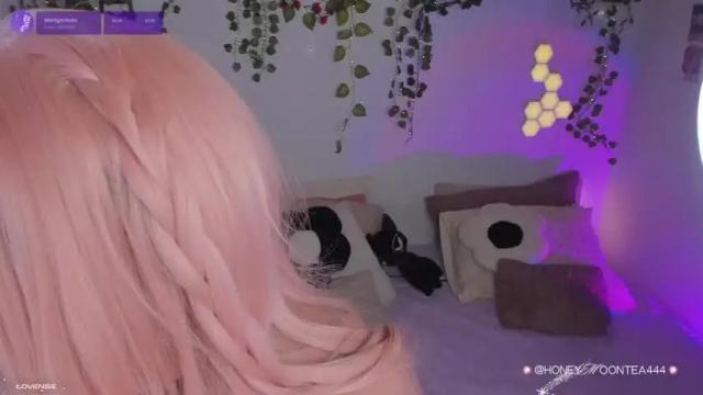 Image 8 of honeymoontea Stream on Chaturbate on 13 months ago