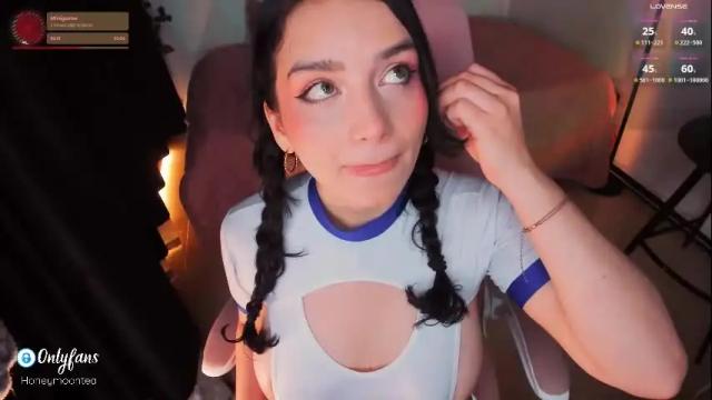 Image 3 of honeymoontea Stream on Chaturbate on 14 days ago