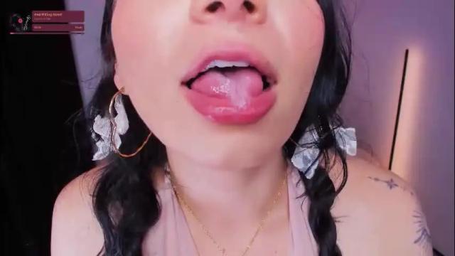 Image 2 of honeymoontea Stream on Chaturbate on 1 month ago