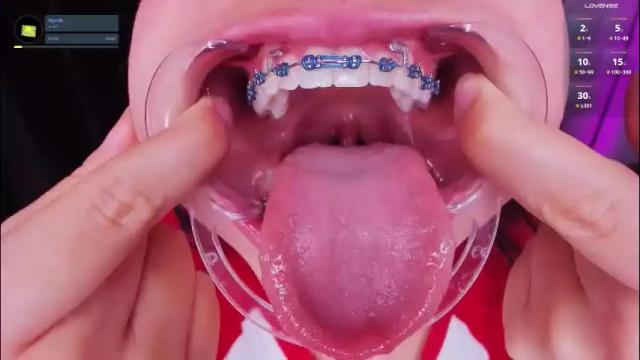 Image 11 of honeymoontea Stream on Chaturbate on 19 hours ago