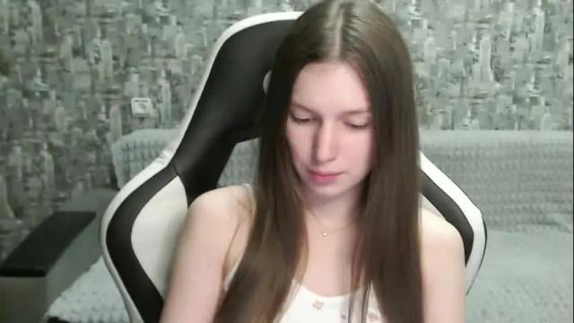 Image 2 of honeyynancyy Stream on Chaturbate on 4 months ago