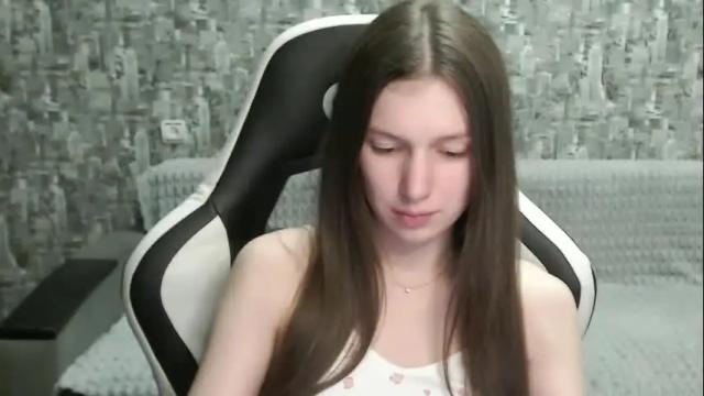Image 3 of honeyynancyy Stream on Chaturbate on 4 months ago