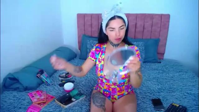 Image 4 of hoot_alicee Stream on Chaturbate on 17 days ago