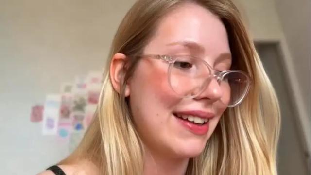 Image 4 of horney_audrey Stream on Chaturbate on 26 days ago
