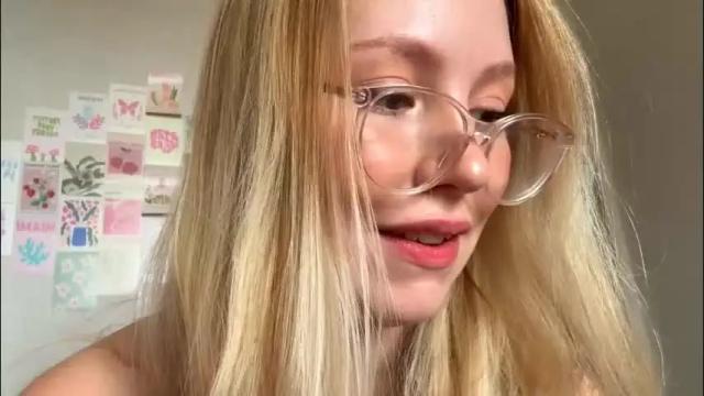 Image 3 of horney_audrey Stream on Chaturbate on 1 month ago