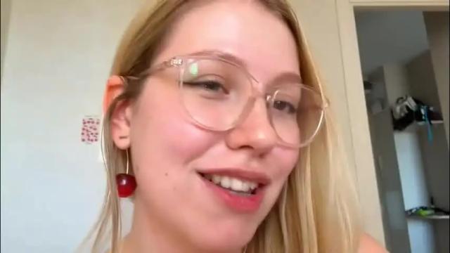 Image 4 of horney_audrey Stream on Chaturbate on 21 days ago