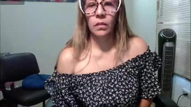 Image 6 of horny_and_daring Stream on Chaturbate on 22 days ago