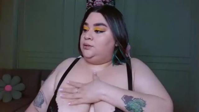 Image 2 of horny_neighbors_ Stream on Chaturbate on 19 months ago