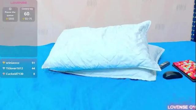 Image 12 of hornybarelylegalgirl Stream on Chaturbate on 1 month ago