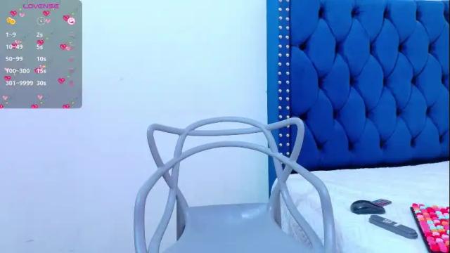 Image 12 of hornybarelylegalgirl Stream on Chaturbate on 1 month ago