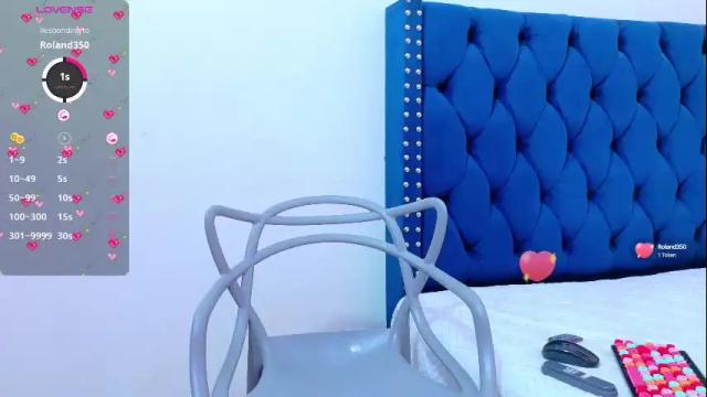 Image 8 of hornybarelylegalgirl Stream on Chaturbate on 1 month ago