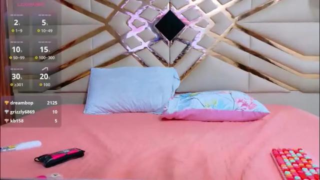 Image 12 of hornybarelylegalgirl Stream on Chaturbate on 1 month ago