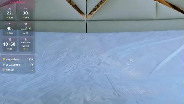 Image 4 of hornybarelylegalgirl Stream on Chaturbate on 1 month ago