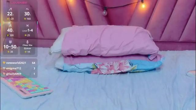 Image 2 of hornybarelylegalgirl Stream on Chaturbate on 1 month ago