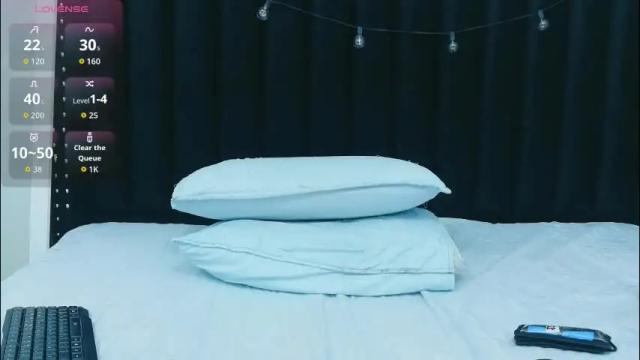 Image 8 of hornybarelylegalgirl Stream on Chaturbate on 1 month ago