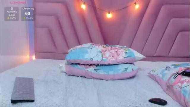 Image 4 of hornybarelylegalgirl Stream on Chaturbate on 27 days ago