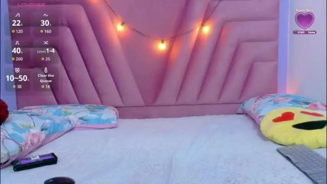 Image 12 of hornybarelylegalgirl Stream on Chaturbate on 13 days ago