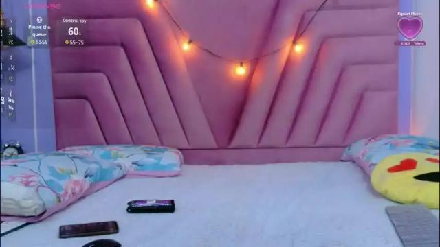 Image 7 of hornybarelylegalgirl Stream on Chaturbate on 13 days ago