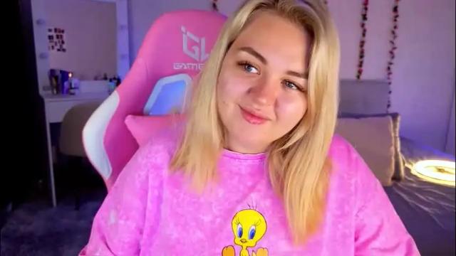 Image 3 of hornycakee Stream on Chaturbate on 3 months ago