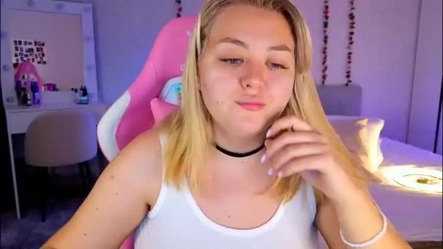 Image 2 of hornycakee Stream on Chaturbate on 2 months ago