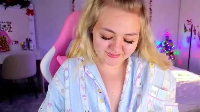 Image 2 of hornycakee Stream on Chaturbate on 1 month ago