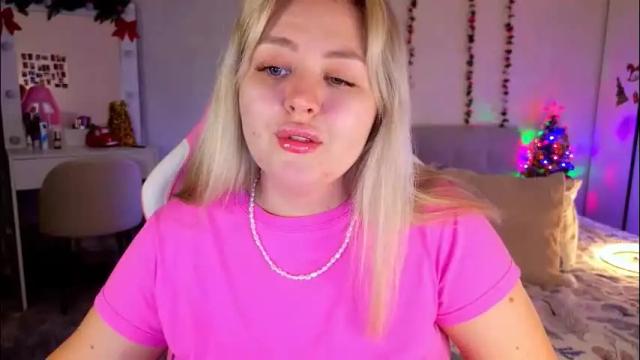 Image 2 of hornycakee Stream on Chaturbate on 12 days ago