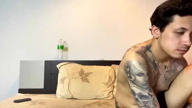 Image 8 of hornycouple69292313 Stream on Chaturbate on 18 months ago