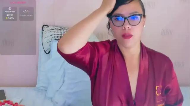 Image 8 of hornylatimommy Stream on Chaturbate on 1 month ago