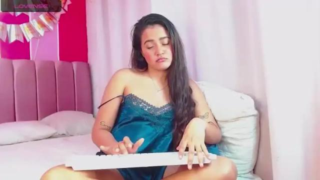 Image 12 of hornymara99 Stream on Chaturbate on 19 months ago