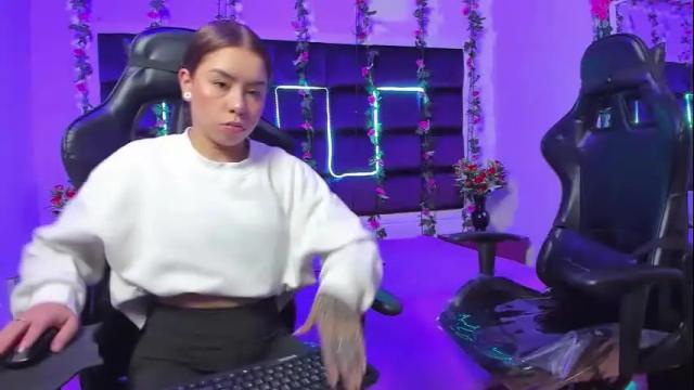 Image 3 of hornyy_mom Stream on Chaturbate on 1 month ago
