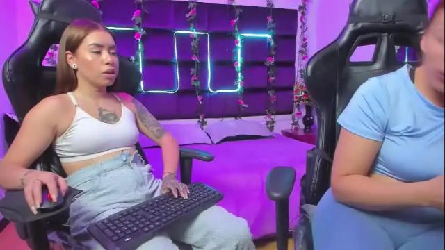 Image 6 of hornyy_mom Stream on Chaturbate on 1 month ago