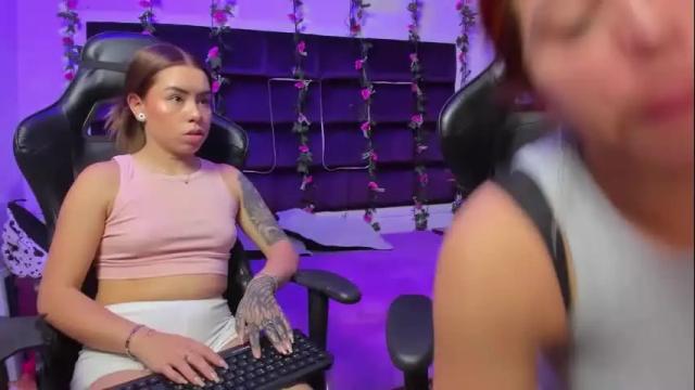 Image 2 of hornyy_mom Stream on Chaturbate on 1 month ago