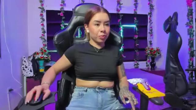 Image 6 of hornyy_mom Stream on Chaturbate on 28 days ago